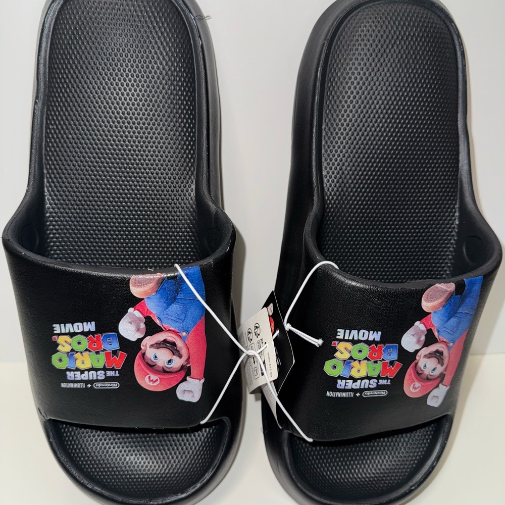 Nintendo Super Mario Men Slide Sandals - Black and Red NWT